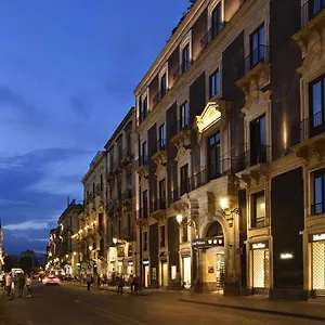 https://apt-etnea-luxury.taorminaitalyhotels.com